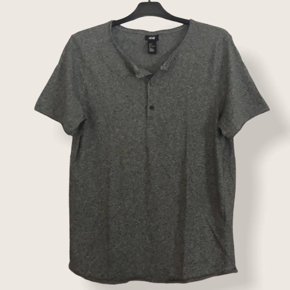 H&M T-Shirt w/ Buttons 🍁